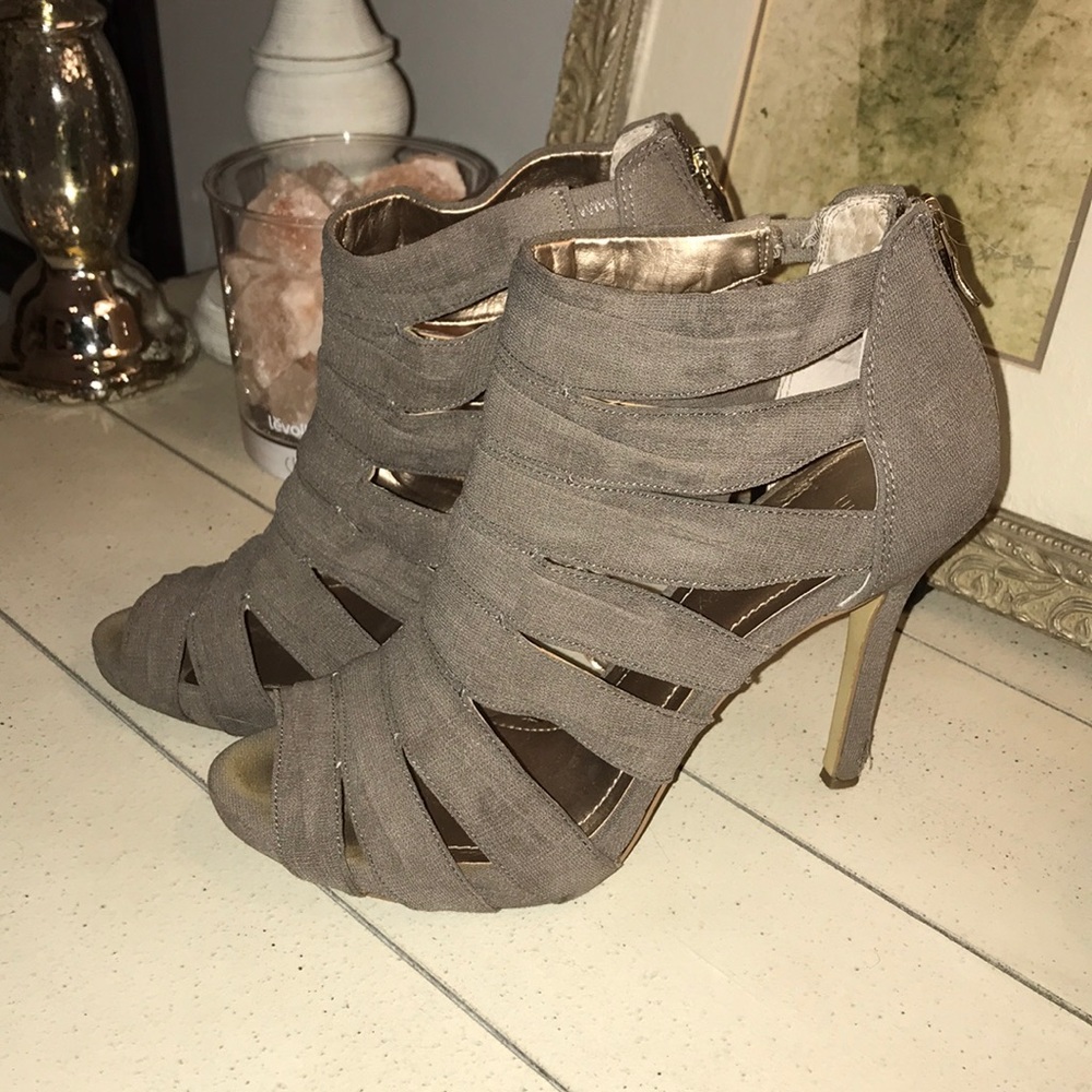 BCBG khaki banded heels